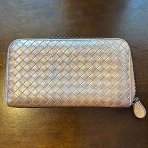 Bottega Veneta Wallet, rose gold VGUC